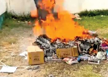 Protesta en Chiapas: Queman libros de texto y amenazan con más incineraciones