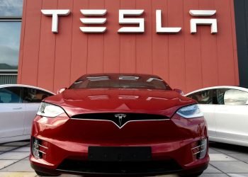 Renuncia el Director Financiero de Tesla Después de 13 Años en la Empresa