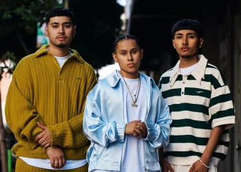 ¿Cómo es el ‘puro chicken’ de Washington? Yahritza y su Esencia lo aclara mientras come frijoles