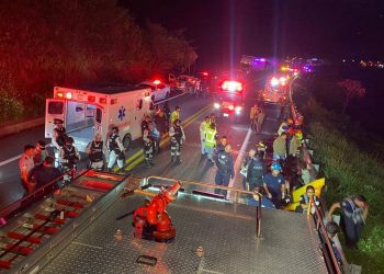 Tragedia en Tepic, Nayarit: Volcadura de Autobús Deja 17 Muertos y Varios Heridos