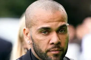 Jueza determina que hay suficientes indicios para enviar a juicio a Dani Alves por posible agresión sexual