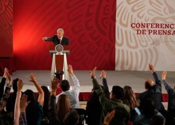 INE impone medidas cautelares contra AMLO por comentarios contra Xóchitl Gálvez