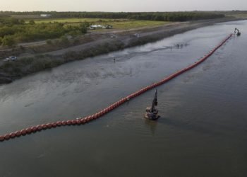 Casi el 80% de la Barrera de Boyas de Texas se Halla en el Lado Mexicano, Según el Gobierno de EE. UU.