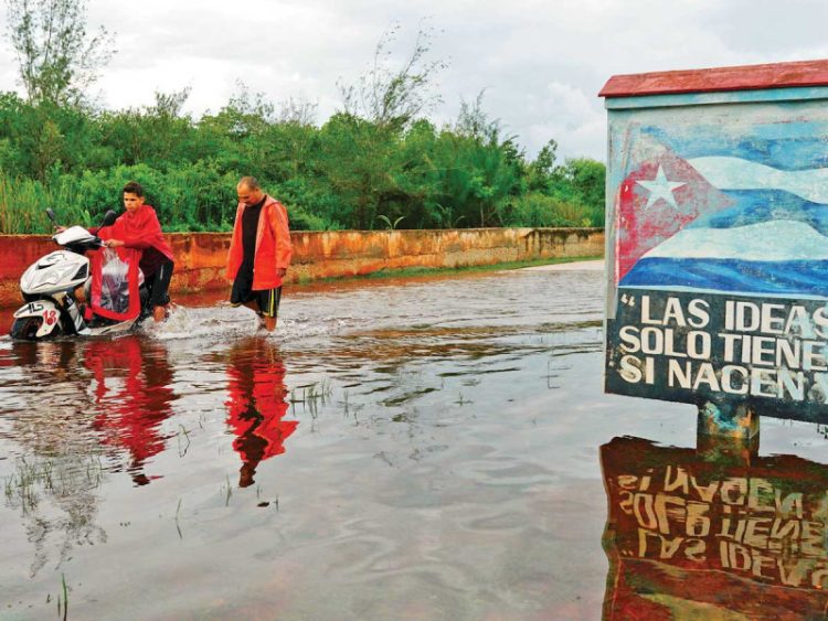 Idalia deja Paralizados  a Cuba y Florida