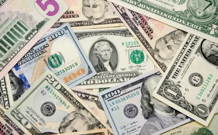 Precio del dólar hoy 17 de agosto: peso mexicano avanza por debilidad del billete verde