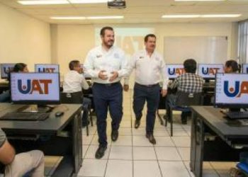 Rector de la UAT entrega equipamiento en la Facultad de Derecho