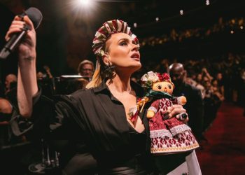 ¡Adelita, hermana, ya eres mexicana! Adele sorprende con atuendo de muñeca Lele