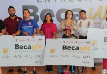 Entregan a deportistas Beca Une