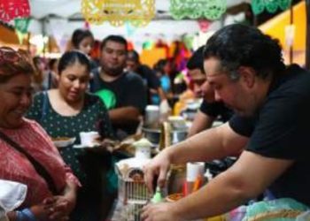 Acuden familias a bazar en la “Pancho Villa”
