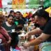 Acuden familias a bazar en la “Pancho Villa”