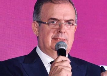 Ebrard tan lejos de la presidencia… ¿y de MC? Por esta razón no se pondría la camisa naranja