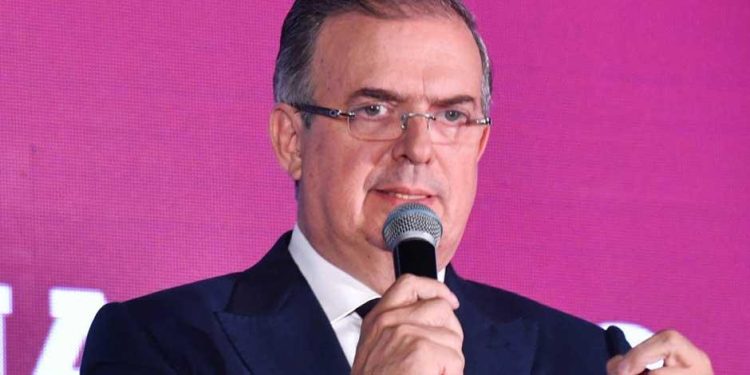 Ebrard tan lejos de la presidencia… ¿y de MC? Por esta razón no se pondría la camisa naranja