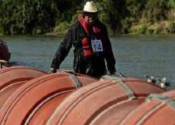 CORTE CONCEDE DEJAR LA BARRERA EN EL RÍO Gana Abbott round: mantendrá muro acuático