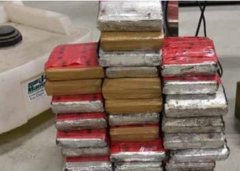 NERVIOS LO DELATAN Cruzó en BMW y ocultaba 120 libras de metanfetamina