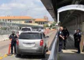 Oficiales de CBP arrestan a un fugitivo buscado por delito sexual