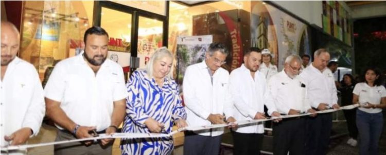 Visita gobernador exposición de Río Bravo