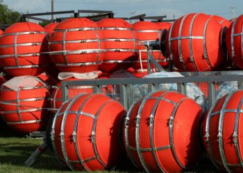 Juez Federal Ordena Retirar Barrera Flotante del Río Grande en Texas