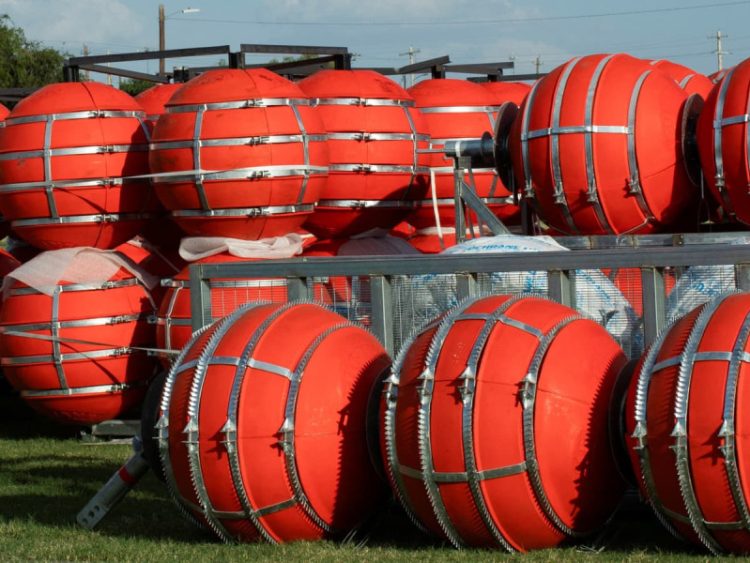 Juez Federal Ordena Retirar Barrera Flotante del Río Grande en Texas