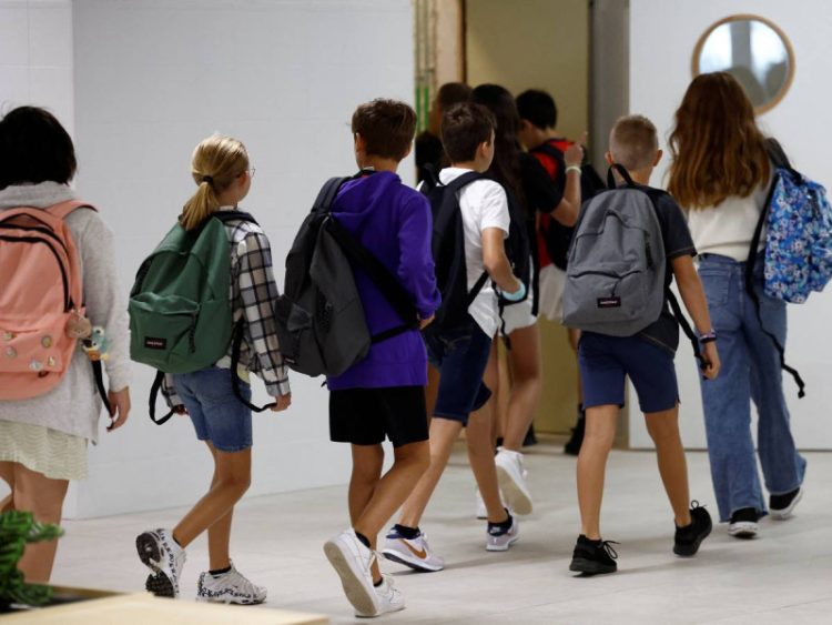 Francia Anuncia un Nuevo Plan Contra el Acoso Escolar Tras una Serie de Suicidios de Menores