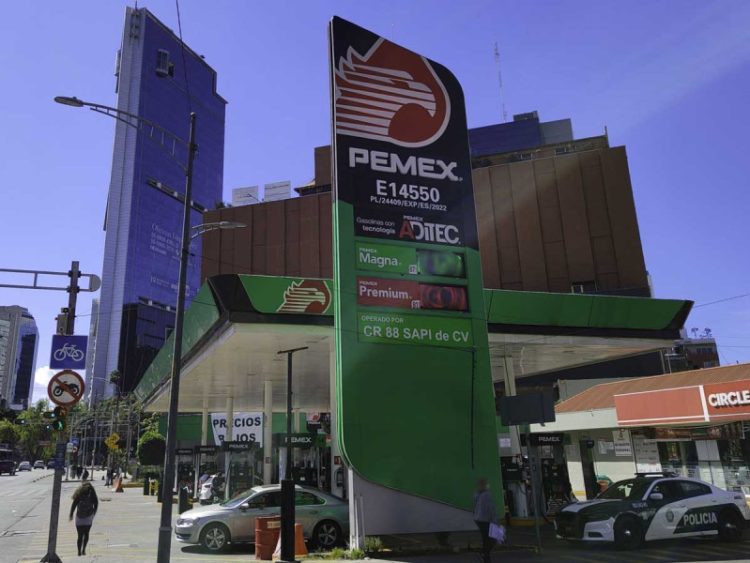 Recaudación récord por gasolinas proyectada en el Paquete Económico 2024