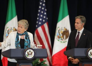 México se compromete a combatir el tráfico de fentanilo en reunión con Estados Unidos