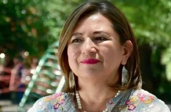 Abuchean a Xóchitl Gálvez por “saltarse” la fila en un aeropuerto