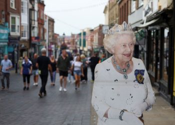Homenaje de Carlos III a Isabel II en el Primer Aniversario de su Muerte