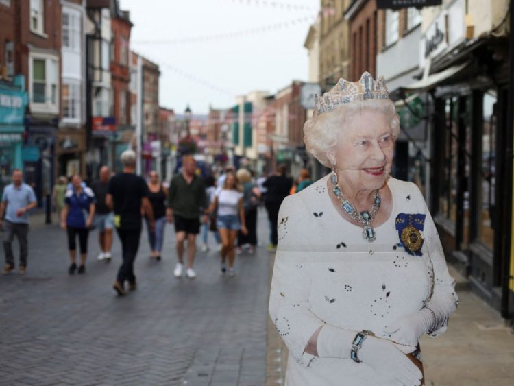 Homenaje de Carlos III a Isabel II en el Primer Aniversario de su Muerte