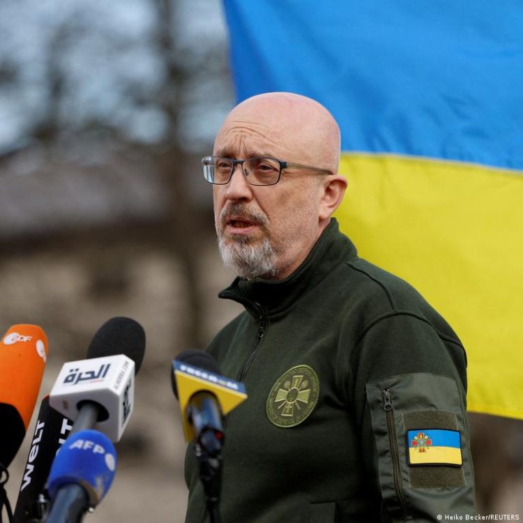 Zelenski sustituirá al ministro de Defensa de Ucrania