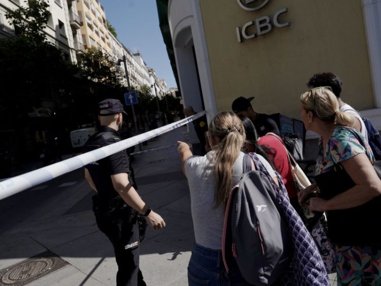 Evacuación en Madrid debido a alerta de bomba