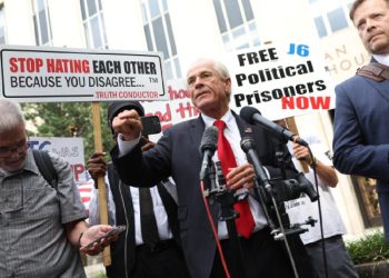 Peter Navarro, Exasesor de Trump, Declarado Culpable de Desacato al Congreso