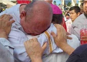 TRAS DERRUMBE EN MADERO Lamenta sacerdote muerte de feligreses