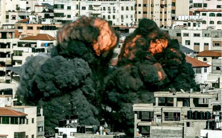 MUEREN MÁS DE 900 EN ATAQUES EU envía portaaviones y armamento a Israel