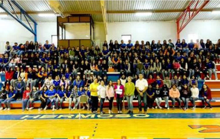 Imparten conferencia sobre la prevención del cáncer de mama