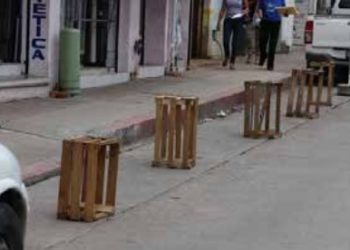 Demandan vecinos acabar con el “separado” en estacionamientos