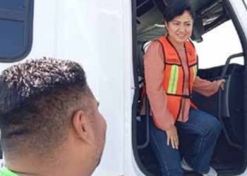 Invitan a mujeres a tomar curso de operador de autotransporte