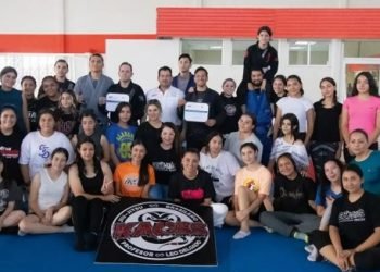 Imparte la UAT taller de defensa personal