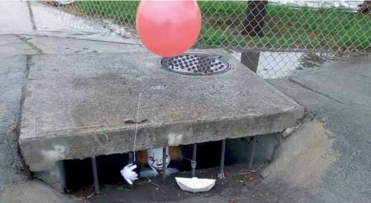 “TODOS FLOTAN” ¡De terror! aparece el payaso Pennywise en Nuevo Laredo