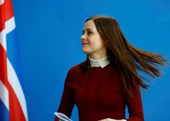 Huelga de 24 Horas en Islandia: Mujeres Protestan por Igualdad de Género y Desigualdades Salariales