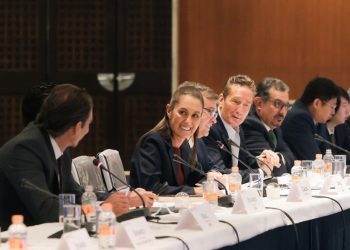 Claudia Sheinbaum insta a los banqueros a convertir las inversiones en prosperidad para todos