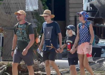 Más de 300 Extranjeros Rescatados en Acapulco Después del Paso del Huracán Otis, Informa la SRE