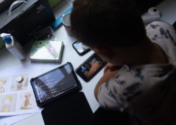 Aumento en los casos de ciberacoso relacionado con montajes de IA, según estudio