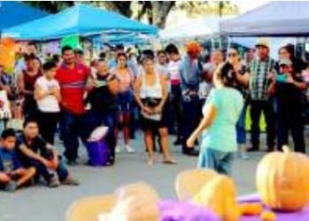 Disfrutan familias “Bazar Joven: Edición Halloween”