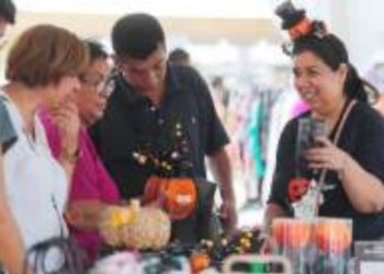 Emprendedores generan ganancias con Bazar UNE edición Halloween