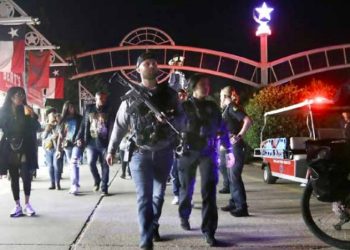 POLICÍAS ARRESTAN A SOSPECHOSO Tiroteo en Feria de Texas deja heridos