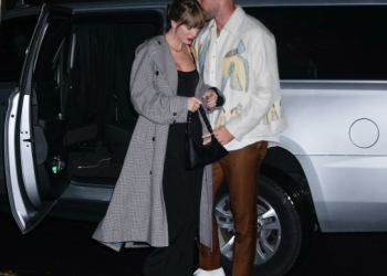 Taylor Swift y Travis Kelce confirman su romance con tremendos besos en Nueva York
