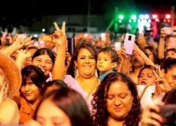 Celebran miles de familias fiesta mexicana