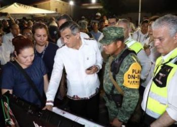 EN EL LUGAR DE LOS HECHOS Coordina Américo rescate de víctimas en iglesia de Madero