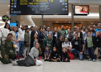 Avión de la FAM con 143 Mexicanos Hace Última Escala en Estados Unidos antes de Llegar a México