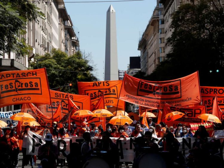 Argentina Registra Inflación del 138.3%; Banco Central Eleva Tasas a Niveles Históricos